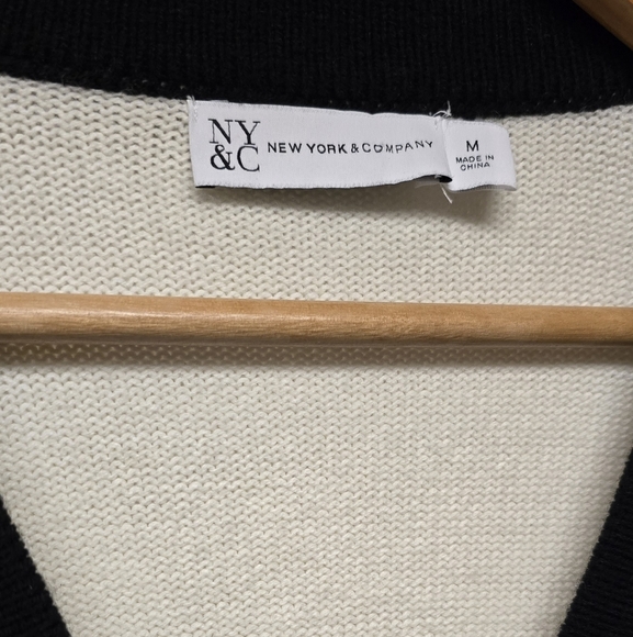 New York & Company Black and White Cardigan Sweater V-Neck - Picture 4 of 4